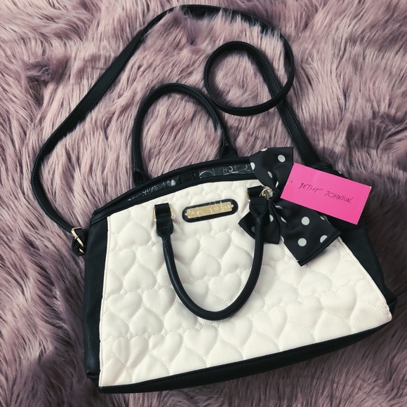 Betsey Johnson Handbags - ⭐️NWT⭐️ Betsey Johnson Heart Bow Satchel Handbag